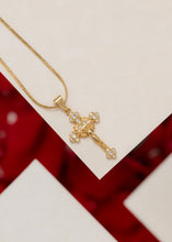 Cargar imagen en el visor de la galería, Cadena serpiente plana delg 1mm 65cm + Dije El Crucificado