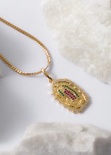 Cargar imagen en el visor de la galería, Cadena serpiente plana finita 45 cm + dije medalla de Guadalupe