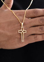 Cargar imagen en el visor de la galería, Cadena veneciana gruesa 65cms + dije cruz silueta circonias 3.5 cms