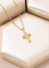 Cargar imagen en el visor de la galería, Cadena veneciana gruesa 65cms + dije cruz sagrada circones cristal