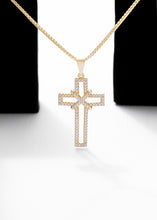 Cargar imagen en el visor de la galería, Cadena veneciana gruesa 65cms + dije cruz silueta circonias 3.5 cms