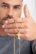 Cargar imagen en el visor de la galería, Cadena veneciana gruesa 65cms + dije cruz sagrada circones cristal