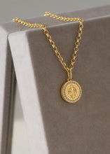 Cargar imagen en el visor de la galería, Cadena aros 3mm 65cm + dije san Benito red circonias 1.8cm