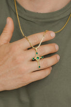 Cargar imagen en el visor de la galería, Cadena veneciana gruesa 65cms + dije cruz verde