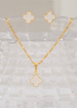 Cargar imagen en el visor de la galería, Conjunto Clover Blanco 1cms (Topos + cadena y dije)