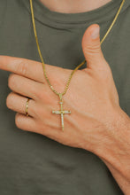 Cargar imagen en el visor de la galería, Cadena veneciana gruesa 65cms + Dije Cruz Clavos Circonias Cristal