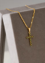 Cargar imagen en el visor de la galería, Cadena escalera delgada plana lisa 65cms + dije cruz verde