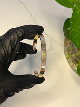 Cargar imagen en el visor de la galería, Brazalete tornillos alta gama