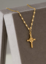 Cargar imagen en el visor de la galería, Cadena espejo cuadrada 65cm + dije cruz san Benito 2cms
