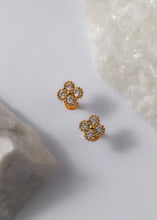 Cargar imagen en el visor de la galería, Arete clover motif cristal
