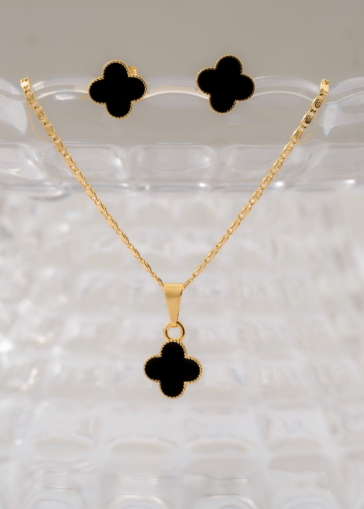 Conjunto Clover Negro 1cms (Cadena caracol plana 1.8mm 45cms + topos + dije)