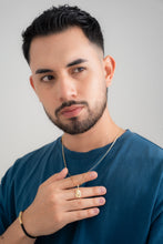 Cargar imagen en el visor de la galería, Cadena serpiente plana delg 1mm 65cm + dije rostro mediano tallado

