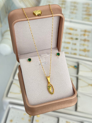 Conjunto cadena Singapur IT 1.2mm 45cms + dije virgen niña verde + topos esmerald 4mm
