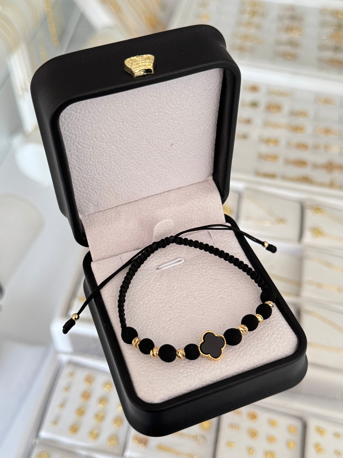 Pulsera trebol negro exclusive. N° de Balín: #4 diamant.