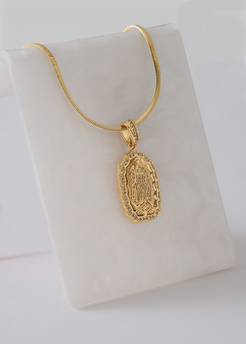 Dije medalla de Guadalupe cristal