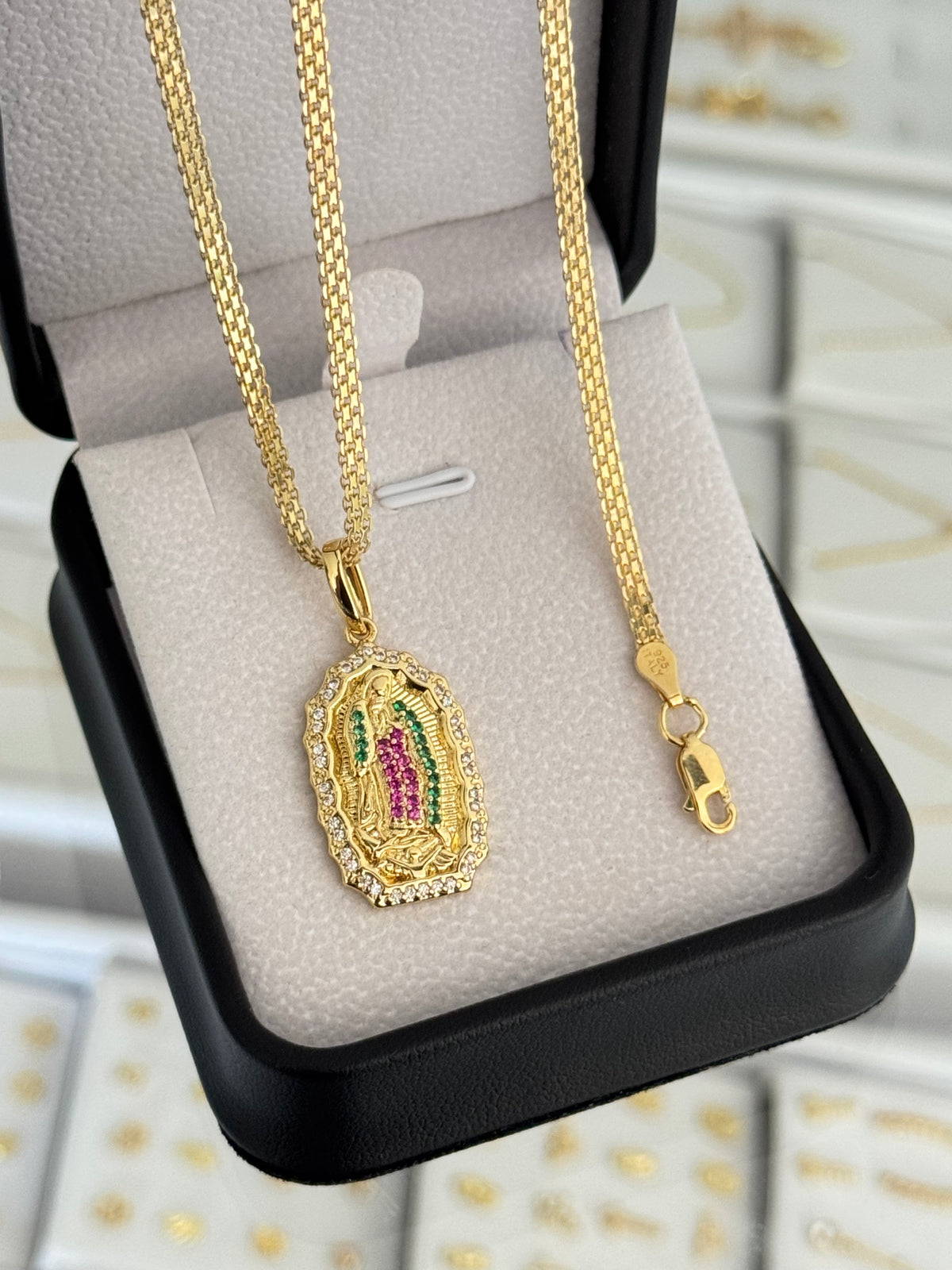 Conjunto medalla de guadalupe colores (cadena y pulsera China it 3mm 65cms / 19,5cms + dije)