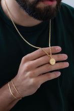 Cargar imagen en el visor de la galería, Cadena aros 3mm 65cm + dije san Benito red circonias 1.8cm
