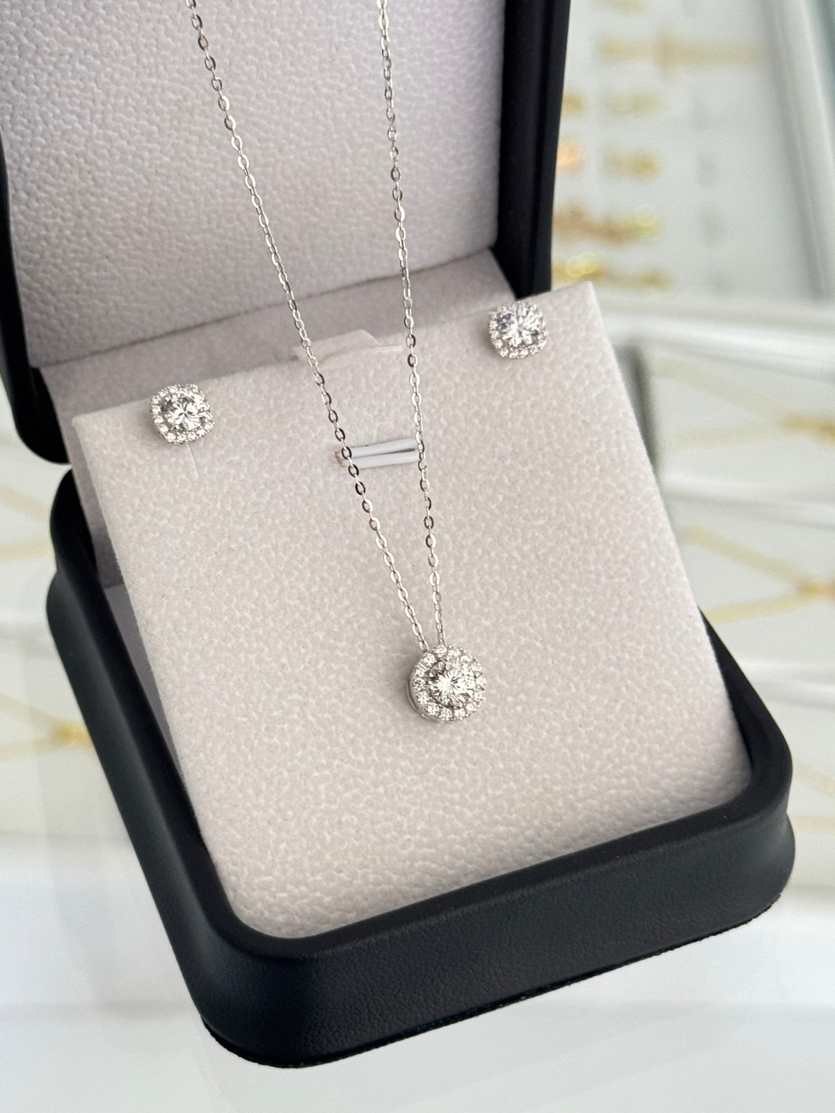 Conjunto cristal halo (gargantilla lumiere halo 45cms + aretes cristal halo 6.5mm)