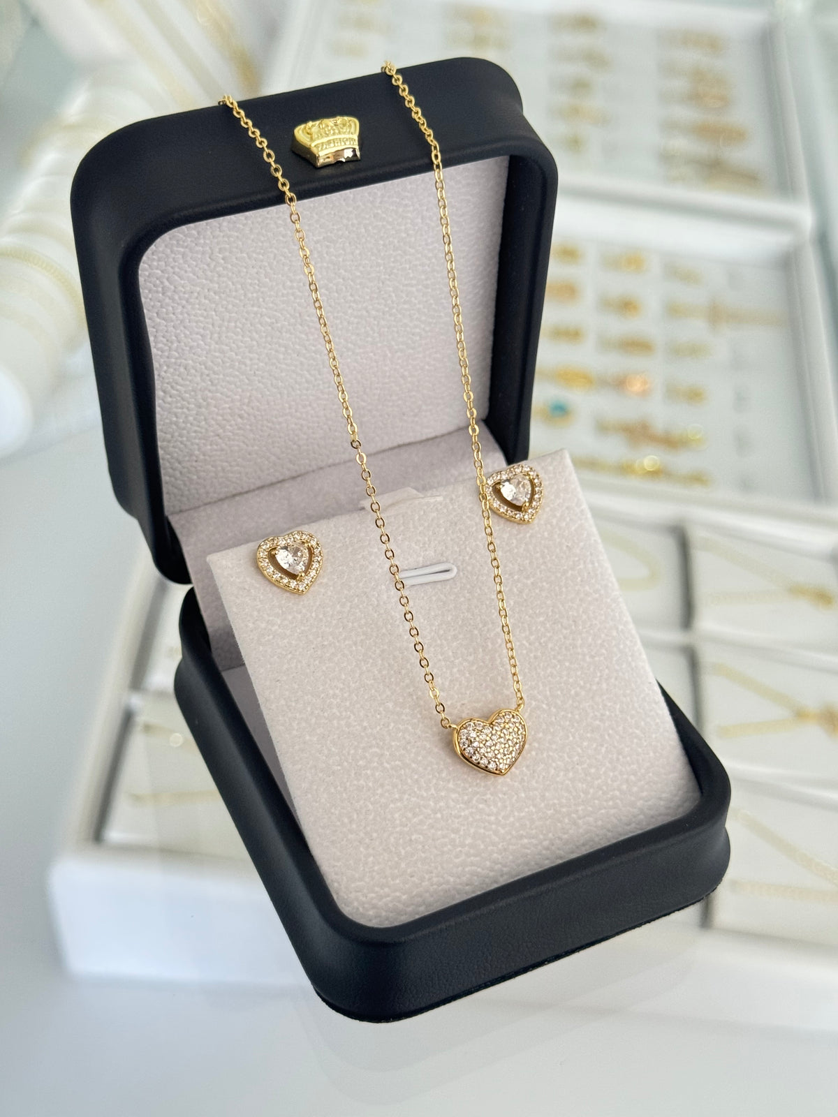 Conjunto amore (gargantilla sparkle heart 12mm 45cms + Arete amore halo 9mm)