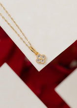 Cargar imagen en el visor de la galería, Dije clover motif
