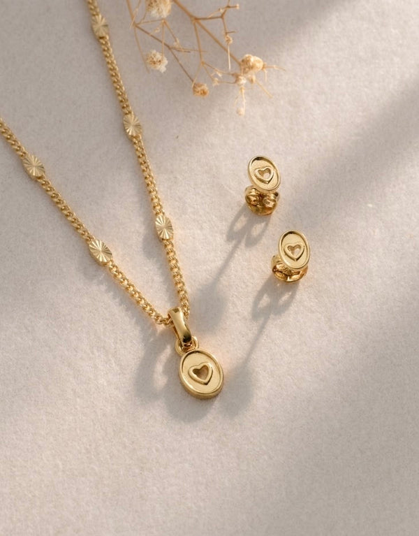 Conjunto golden love (cadena cubana sol 65cms + aretes + dije)