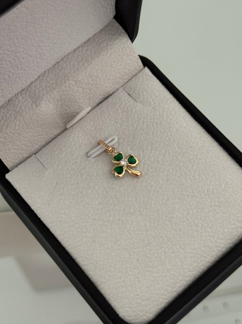Dije trébol verde circones