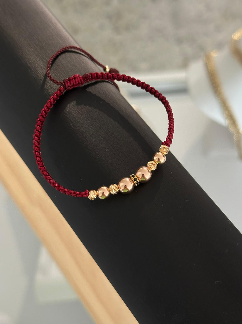 Pulsera roja diamantada circón negro. N° de Balín: #4 diamantado, #5 rosa, #6 rosa.