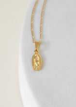 Cargar imagen en el visor de la galería, Cadena carter 2mm alta gama 45cms + dije guadalupe finita
