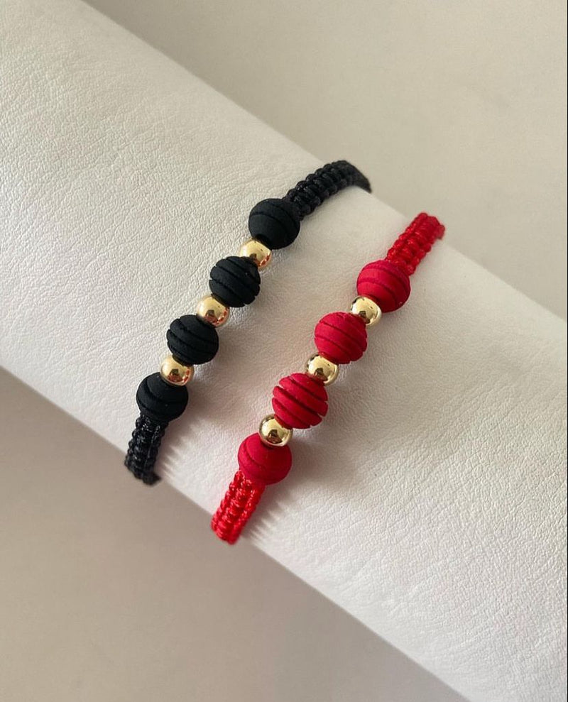 Juego pulsera balin #5 rojo y negra.