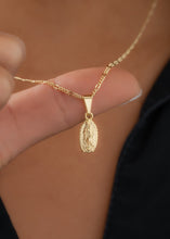 Cargar imagen en el visor de la galería, Cadena carter 2mm alta gama 45cms + dije guadalupe finita
