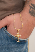 Cargar imagen en el visor de la galería, Cadena serpiente plana delg 1mm 65cm + Dije El Crucificado
