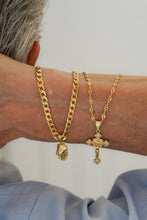 Cargar imagen en el visor de la galería, Cadena Gucci Delgada 65 Cms+Dije El Crucificado
