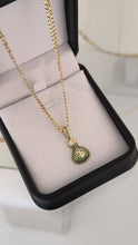 Cargar y reproducir el video en el visor de la galería, Cadena cuban link IT  3.1mm 65cm + Dije bolsa de dinero verde

